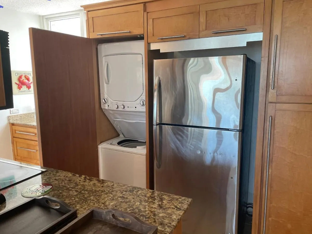 2 Bedroom 1 Bathroom Direct Beach Access Apt. San Juan Apartment