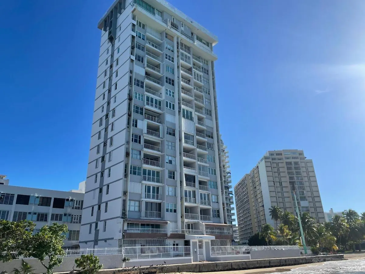 2 Bedroom 1 Bathroom Direct Beach Access Apt. San Juan