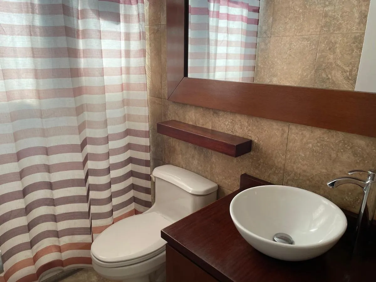 2 Bedroom 1 Bathroom Direct Beach Access Apt. San Juan